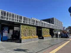 東所沢駅に到着。小さな駅なのですが、モダンな建築物。清潔感があります。