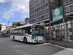　熱海駅から十国峠ケーブルに乗るため、伊豆箱根バスの元箱根行きバスに乗ります。