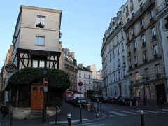 Rue Lupic
昨日の夜はすごい人だったけど朝はのんびり。