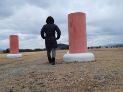 冬はただの空き地みたいなんですが
夏は蓮。秋はコスモスが咲いて、結構人気のスポットらしいです。正面に見えるのは耳成山