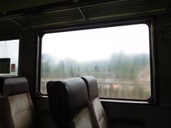 普通列車の方が先に発車するので、普通列車の旅。
伊納駅を通過しました。

2018年に北海道旅行をした際、この駅で停車時間がありました。木々に覆われた立地に「これは秘境駅では…？」とテンション上がった思い出。