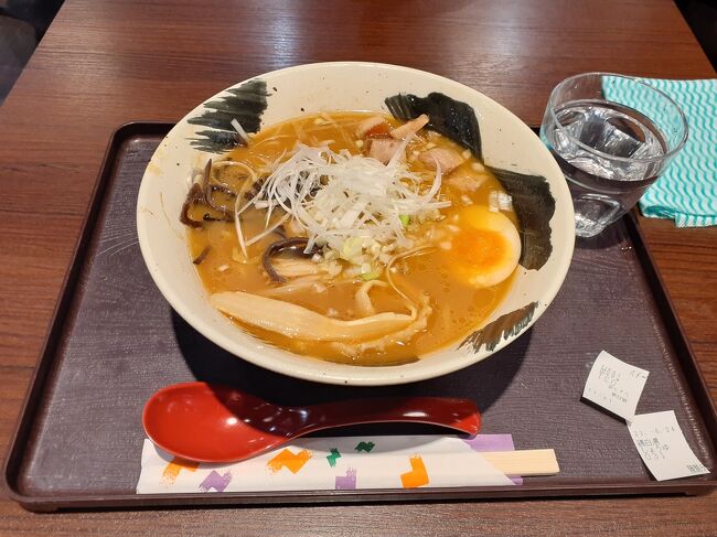 駅から少し歩いたお店で昼食。陸別のラーメンだそうです。<br />