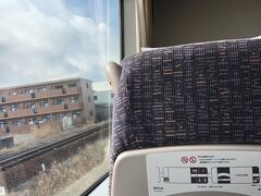 気を取り直して、移動です。
今度の電車はフットレスト良好でした。