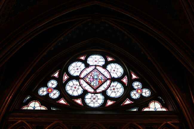 １階の礼拝堂。<br />お土産も売っている。