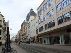 Rue de Vesle
ギャラリーラファイエット、Zara、H＆Mなどがある通り。
