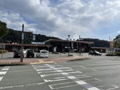 山口駅までの道のりの途中でランチ&コーヒーで休憩し、新幹線に乗るため新山口駅に向かいます。
朝からよく歩きました～(^-^;