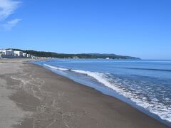 まずは網走海岸へ。

北海道の海の色が意外とキレイでびっくり。

北海道のビーチもよさげ。
でもココは泳げるビーチじゃないのかな？
泳いでる人はいなかったし。