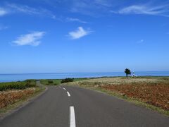 ひたすら走り続けて目的地周辺。

なんと能取岬まで自転車でやってきちゃいました。
知らなかったけど、嵐のCMで有名らしい。