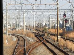 2021.12.25　橋本ゆき普通列車車内
上野からちょうど１時間で茅ケ崎。ここでちょっと寄り道。座れなかったのでかぶりつきへ。新型と旧型どっちかな～？