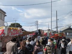 ＪＲ東海道線　共和駅（名古屋から快速で15分位のところ）の近くに長草天神社はあります。
歩いて10分、共和駅からバスも出ています。