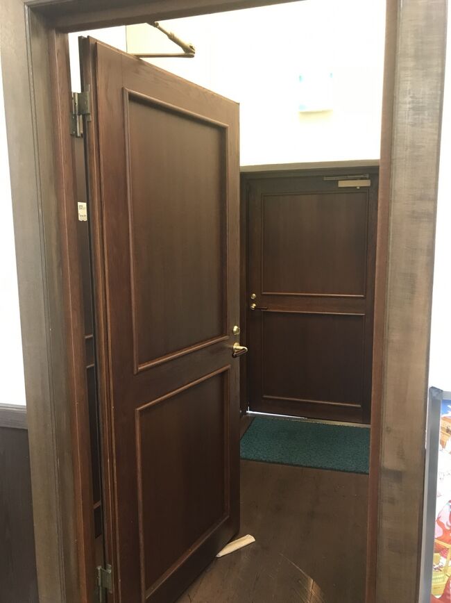 ドアの向こうのドアが気になる