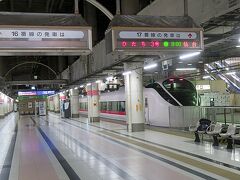 　日曜日の早朝の上野駅地上ホームは閑散として静かだった。8:00に出発するひたち3号仙台行きの乗客の姿がホームの待合室に見えるだけだ。今回、私は仙台まであえて常磐線を経由するこの特急で4時間半をかけて移動する。