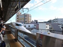 わーお、新幹線が到着です♪。

カッコいい～！！！。