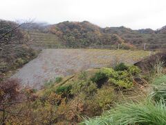 静岡県　6施設目　奥野ダム（松川湖）
2018年12月12日に第32回ダムカード収集の旅として訪問

奥野ダム
1989年（平成元年）竣工の中央土質遮水壁式ロックフィルダム
堤　高　 63.0m
堤頂長　323.0m
ジェットフローゲート　2門