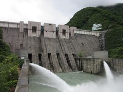 静岡県　10施設目　長島ダム（接岨湖）
2019年6月12日に第41回ダムカード収集の旅として訪問

長島ダム
2002年（平成14年）完成の重力式コンクリートダム
堤　高　109.0m
堤頂長　308.0m
ジェットフローゲート　3門
高圧ラジアルゲート　　6門
不通ラジアルゲート　　2門