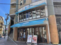 東京・麻布十番【Délices tarte&café】

大好きだったハワイの【ホノルルコーヒー】が日本から撤退。
跡地に【デリス タルト＆カフェ】麻布十番店がオープンしました。

2022年1月14日、タルト専門店カフェ【デリス タルト&カフェ】
新宿ミロード店がオープンした際に麻布十番にもつくっていると
ブログに載せました↓

<新大久保で食べ歩き ② BTSのJ-HOPEとSEVENTEENのドギョム＆
バーノンの誕生日イベント♪『新大久保韓国横丁』の飲食店のメニュー
韓国屋台【ホンデポチャ】韓国料理【漢江の奇跡】上海屋台
【上海ポチャ】【韓国式 ドゥンチョン しゃぶしゃぶ】で
カンジャンケジャンのランチ>

https://4travel.jp/travelogue/11739982