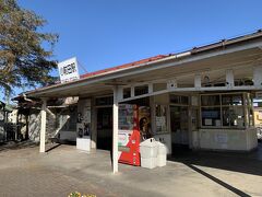 道の駅はなぞのの最寄駅小前田に到着です。
ローカル感溢れる素敵な駅舎。