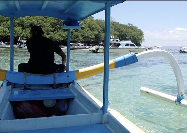 自分一人しかいなかったのですが、<br />3時間のツアーをRp300k(大体2000円)で<br />行くことが出来ました。