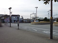 阪急宝塚線山本駅AM10：00スタートです。
殺風景な駅前です。