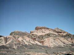 これも火焔山。山肌に地層が見える。