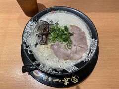 空港の一幸舎で遅いお昼ラーメン