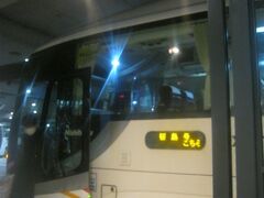 博多BTまで行くこともかんガエルましたが、そういや天神も物凄く久しぶりだなと思い、ここで下車します。

鹿児島本港→福岡天神BT（西鉄バス）
5,000円／二日目累計7,500円、トータル累計17,210円