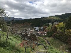 せっかく奥津渓まで足を伸ばしたので、奥津温泉ものぞいてみよう。「道の駅　奥津温泉」に車を止めて、少しばかり温泉街を歩きます