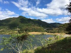 平日ということもあり、人影はまばらですが、天気がいいので湖畔の風が気持ちいい。ここではカヌーなども楽しめるようです