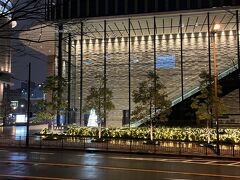 ☆ホテルコンラッド☆
ここもいつもきれいなイルミネーションです。
