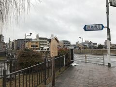 茶寮の店員さんに、京都駅までのバス停を尋ね、困らせ（笑）ちょっと歩くけど京都タワー目指せば迷わず行けるよ！とアドバイスを受け、徒歩ることにします。