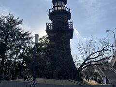 せっかくなので会場の日本武道館に行く前に周辺を散策します。
こちらは「高燈篭」です。