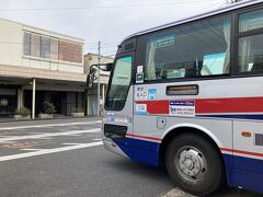 １１：３０
川棚駅前にバスが到着しました。