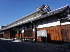 ●寺内町

「旧杉山家住宅」です。
寺内町創立に関わり、造り酒屋として成功したお家のようです。
ここは、一般公開されていますが、本日、月曜日はお休みでした。
