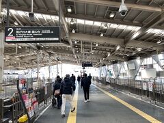 東急池上線の蒲田駅です。
今の家に引っ越す前は沿線の「石川台」駅を最寄りにする社宅に住んでいましたので懐かしい感じがします。
左側には多摩川線のホームもあります。