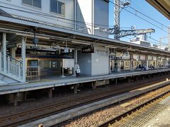 ●近鉄・南海/河内長野駅

近鉄のホームから南海電車が見える不思議な風景。
こんな珍しい風景が見られるのこの駅だけだと思います。
