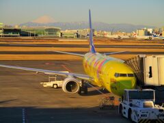 羽田空港から富士山を一望。

JAL551便
ポケモン号に乗って旭川空港へ。