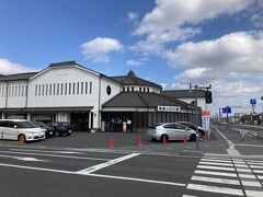 お城をでてすぐの島根県物産観光館へ。島根ふるさと館の中にあります。
島根県の名産品が沢山置いてありました。