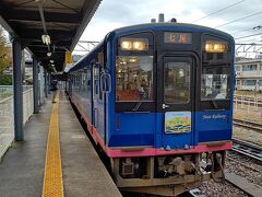 のと里山里海３号が入線してきました。
２号の折り返しで、すぐには乗車できません。