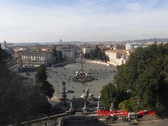 ピンチョの丘に上りました。ピンチョの展望テラスからはポポロ広場を見下ろすことが出来るだけでなくローマを一望出来るくらいに眺望が素晴らしかったです。