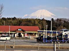 対向車線の大山パーキングエリア