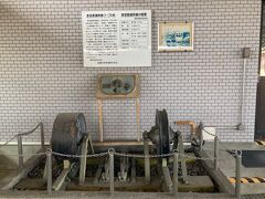 　駅構内の残る東信貴鋼索線（ケーブル線）。今日は昭和５８年に廃線になった東信貴ケーブルカーの廃線跡を辿って信貴山に行きます。