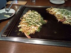 鶴橋風月で「ねぎマヨ塩焼きそば」を食べる