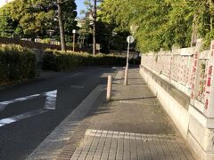 旧東海道の宿場町だった東神奈川の歴史を生かした街づくりを行っているのが神奈川

宿歴史の道。古い建物そのものは残っていませんが、松を植えたり景観整備も行って

います。