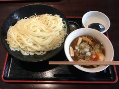 お昼は創作うどんで。