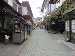 長瀞駅と岩畳までをつなぐ岩畳通り。
この通りの大沢屋さんで豆を購入。
試食が美味しかったのよ。
