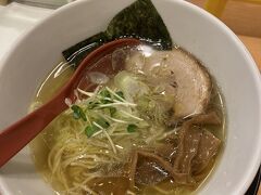 たくさんお喋りして、駐車場に戻る途中で美味しいというラーメン屋さんで
おやつ(笑)

ラーメン燕
バナナマンのTVでメンディが食べていた塩ラーメン
細麺で美味しい

清水駅まで送ってもらい
今度は東京で会おうと約束して別れました

そこから途中下車することなく岐阜駅まで。
