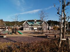 駅前には日本大正村もあります。