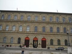 バイエルン城巡り14日券を使ってミュンヘンのレジデンツ（宮殿）に入りました。