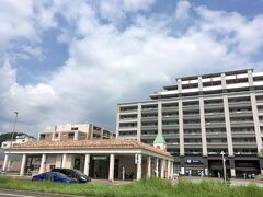 数年前の住みやすい街ランキングで首都圏第3位になった街、北山田に来ました。
地下鉄の駅舎は南欧風のレンガ屋根になっています。

