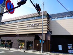 阪急洛西口駅の下をくぐり、さらに西に進む。